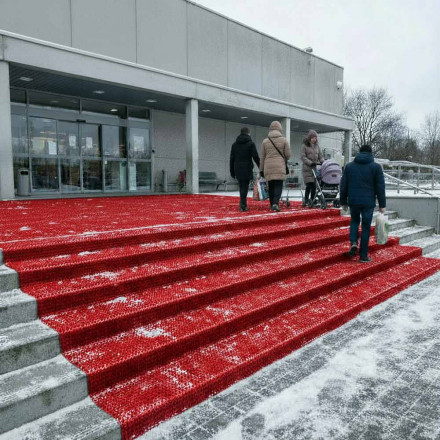 Дорожка щетина на ПВХ основе 0,9*15м красная