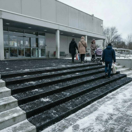 Дорожка щетина на ПВХ основе 0,9*15м черная